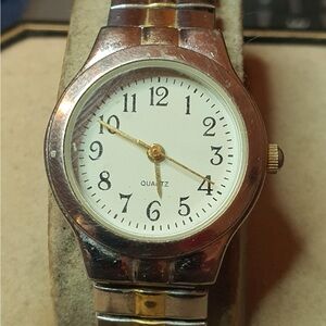 🦋10/$20🦋 Advance Silver/White Stainless Steel Women's Watch